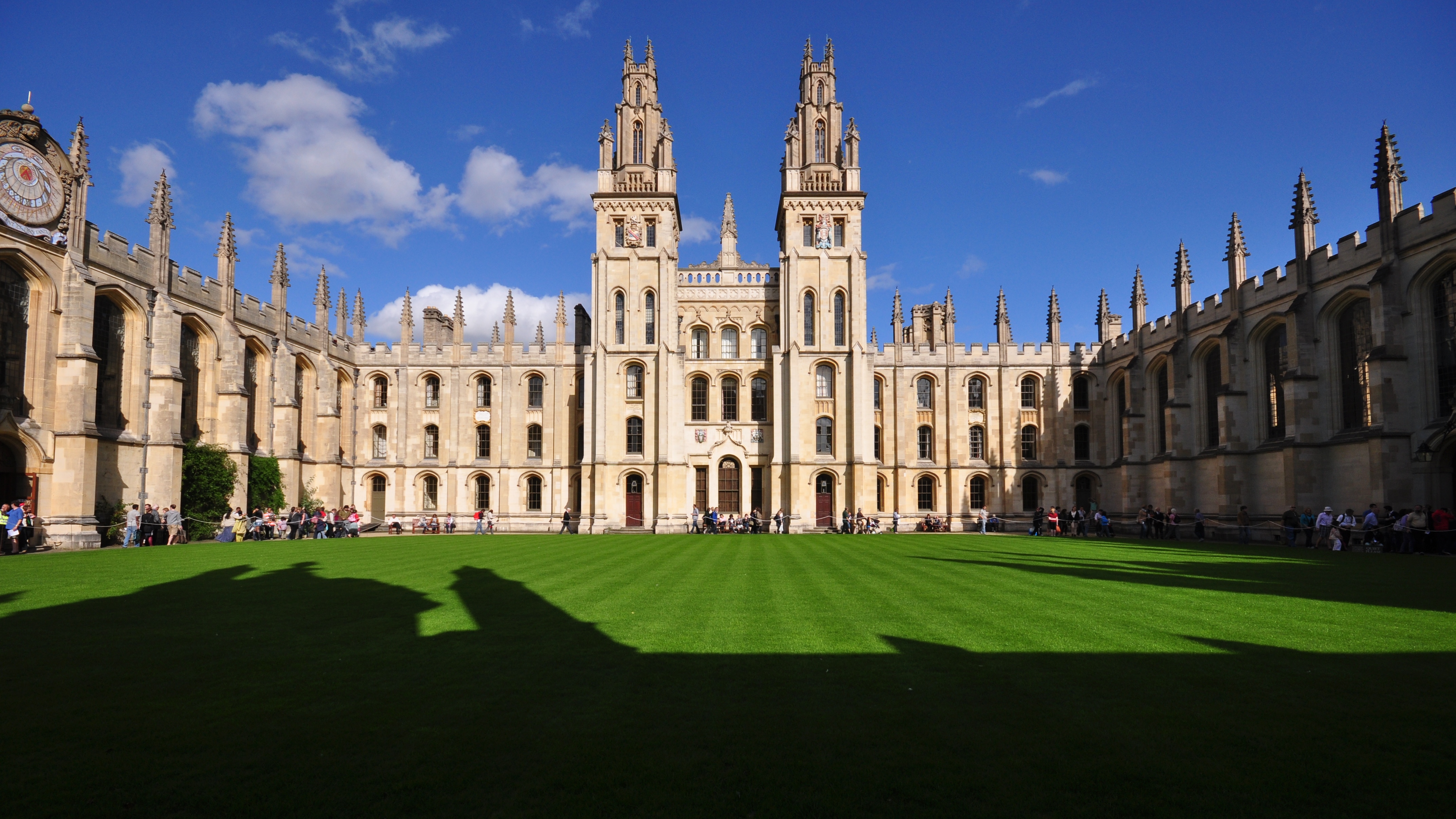 Oxford picture. Оксфордский университет Великобритания. Университет в Америке Оксфорд. В королевском колледже Оксфордского университета.